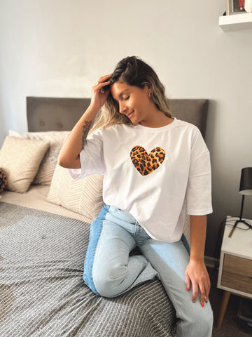 Polera corazón animal print